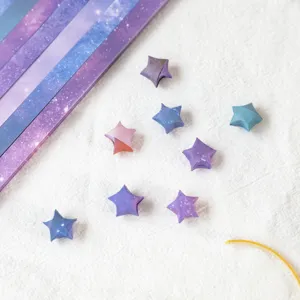 Tiras de papel origami galaxia y estrellas de la suerte plegadas set para manualidades regalos.