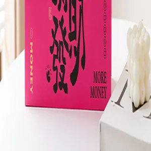 Rosa Papiergeschenkbeutel mit niedlicher Typografie und modernem Design für Partys.