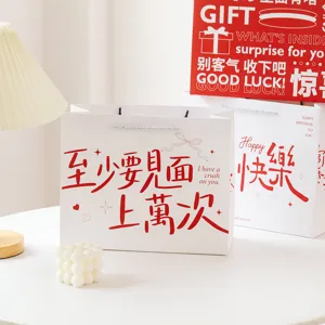 Romantische Valentinstag Geschenktüte mit literarischem Zitat, ideal für Feiertage. Perfekt!