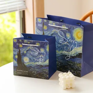 Ensemble de sacs cadeaux en papier d'art nuit étoilée rétro, design peinture à l'huile élégant.