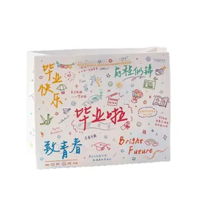 Afstudeer cadeau tas papieren handtas met kleurrijke schattige print voor schoolfeest.