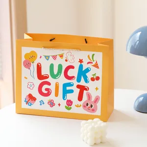 Sac cadeau en papier jaune design dessin animé mignon variante SKU pour anniversaire boîte