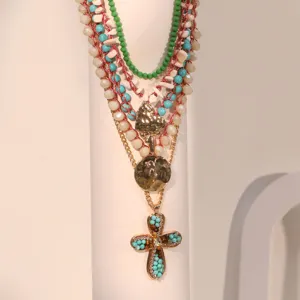Collana multistrato bohémien in cristallo con perle turchesi e ciondolo a croce