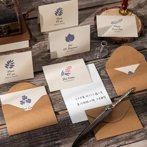 Set aus Vintage-Grußkarten mit Umschlägen und Pflanzenmotiven, ideal für Geburtstag und Feste.