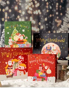 Weihnachtsgeschenk-Papiertüten mit niedlichem Weihnachtsmann- und Schneemann-Cartoon-Design.