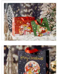Detailansicht von Weihnachtspapier-Geschenktüten mit niedlichem Cartoon-Weihnachtsmann.