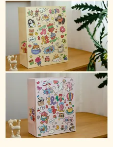 Niedliche Cartoon-Papiertragetaschen mit Kordelgriffen, perfekt für Geburtstage und Partygeschenke.