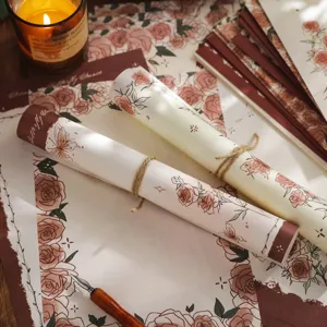 Romantisches Vintage Rosen und Schmetterlings Briefpapier Set mit Umschlägen für Briefe.
