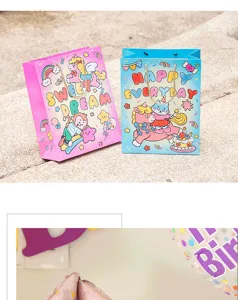 Süße Cartoon Tier Papiertüten mit Henkeln für Geburtstagsgeschenke und Partyartikel.
