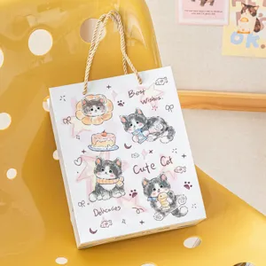 Süße Cartoon-Katze Geschenktüte mit Kordelgriffen, ideal für Geburtstagsgeschenke und Verpackung.