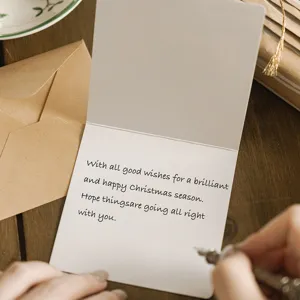 Biglietto d'auguri pieghevole di Natale vintage con testo in inglese per regali e vigilia.