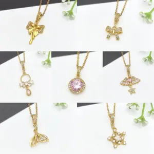 Collana con Ciondolo in Zirconia in Acciaio Inossidabile per Donna Elegante Catena a Clavicola in Rame con Zircone Gioiello di Moda