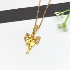 Collana con fiocco d'oro e zirconi scintillanti, elegante gioiello in acciaio inossidabile da donna.