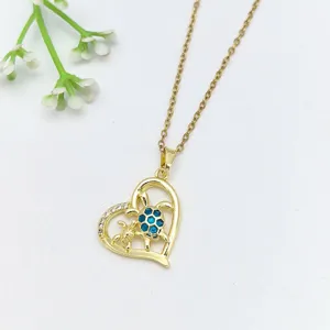Collana elegante in acciaio inossidabile dorato con ciondolo a cuore tartaruga doppia zircone.