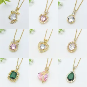 Squisita Collana Placcata in Oro in Acciaio Inossidabile per Donna Ciondolo in Zirconia Incastonato in Rame Fiocco Cuore Gioielli Geometrici Regalo