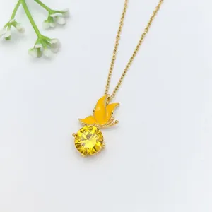 Elegante collana con pendente farfalla in cristallo zircone giallo placcato oro