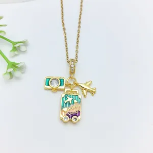 Collana con ciondolo multi charm tema viaggio dorato con fotocamera valigia aereo