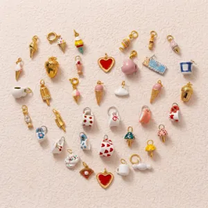 Assortimento di ciondoli alimentari in acciaio inossidabile placcati oro 18K a cuore