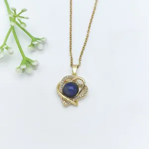 Collana con ciondolo a cuore dorato con zirconi microincastonati e pietra d'umore termosensibile.