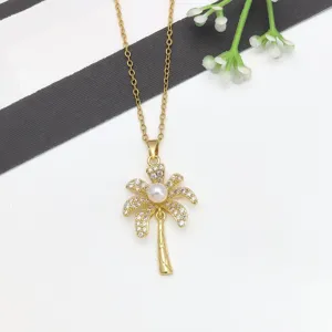 Collana con pendente a palma dorata con zirconi pavé e perla gioiello elegante e chic