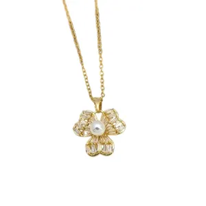 Collana con ciondolo a fiore d'oro da donna, catena clavicolare perla zircone micro.