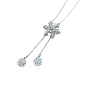 elegante zilveren sneeuwvlok lange trui ketting halsketting met sprankelende zirkoonstenen.