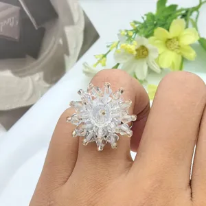 Anello di perle artigianale con fiore di mughetto in cristallo stile ins gioielli