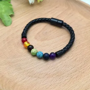 Bracciale in pelle da uomo con chiusura magnetica e perle di pietre naturali colorate stile casual.