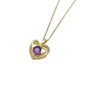 Collana con ciondolo a cuore dorato con gemma viola e zirconi cubici per donne elegante
