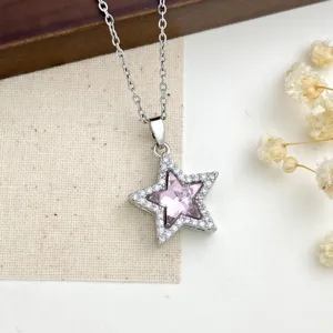 Squisita collana con ciondolo a stella rosa in zirconia, elegante gioiello in acciaio inox.