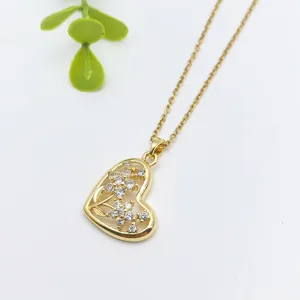 Collana con ciondolo a cuore in zircone dorato da donna, elegante gioiello con catena.