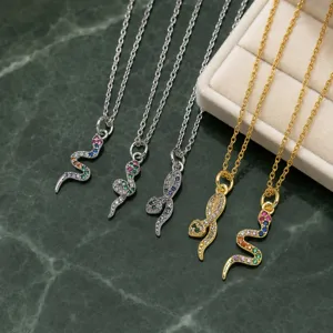 Collana con Pendente a Serpente Catena a Clavicola in Acciaio Inossidabile Pendente in Rame con Strass Micro Intarsiati Gioielli Moda Donna