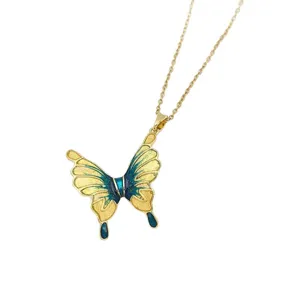 Elegante collana con ciondolo a farfalla dorata da donna, gioiello moda per ogni giorno.