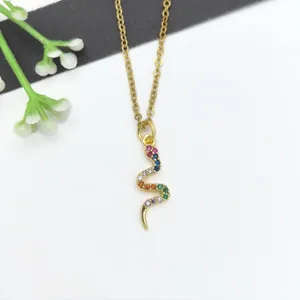 Collana con ciondolo serpente dorato da donna con zirconi cubici colorati gioielli moda