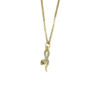 Collana con ciondolo a serpente dorato con zirconi cubici scintillanti e occhi verdi donna.