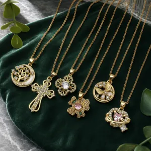 Lussuosa Collana Con Ciondolo in Rame Con Strass Catena in Acciaio Inossidabile Oro Catena a Maglie Trifoglio Cuore Farfalla Croce per Donna Gioielli Moda Quotidiana