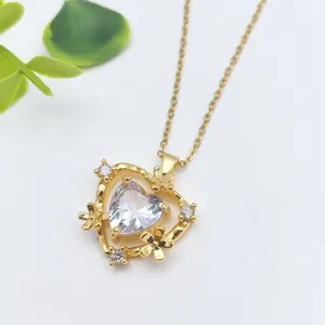 Collana con ciondolo a cuore in oro per donne, elegante catena in acciaio inossidabile.