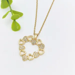 Collana con ciondolo a cuore in acciaio inossidabile dorato da donna, gioiello elegante.
