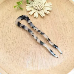 Elegante forcina per capelli in acetato a forma di U con motivo tartaruga per styling chic.