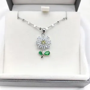 Collana con ciondolo a margherita in zircone elegante catenella per clavicola da donna gioielli