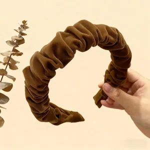 Cerchietto in velluto marrone da donna fascia per capelli ampia e pieghettata accessori moda.