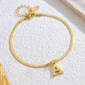 Goldene Edelstahl Buchstaben A Schlangenkette Fußkettchen, 18K vergoldeter Damenschmuck.