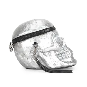 Silberne Totenkopf Umhängetasche Detailansicht, cooler Punk Stil Halloween Taschen.