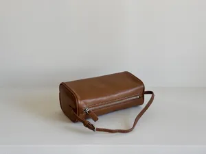 Sac cylindrique minimaliste en cuir marron style rétro 90s sac bandoulière oreiller
