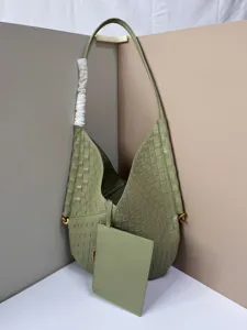 Woven green leather shoulder bag slouchy large capacity hobo handbag with small pouch.