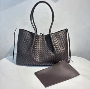 Dark brown leather woven tote bag, large capacity shoulder shopping bag for everyday.