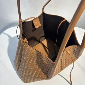 Brown woven leather tote bag, large capacity shoulder shopping bag with exquisite intrecciato design.