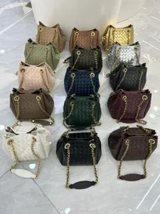 Sac à main bandoulière en cuir tressé de luxe multicolore élégant sac seau tendance.