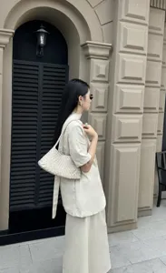 Elegant woven leather shoulder bag with knot detail, vintage casual hobo bag for women daily use.