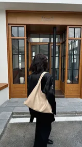 Minimalist soft leather tote bag, large capacity oil wax shoulder bag for women daily commute.